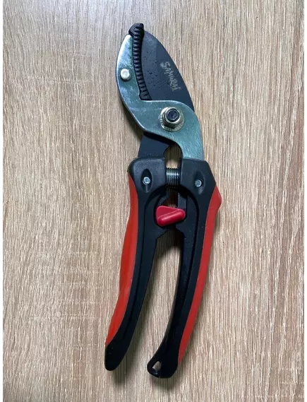 Секатор с упором SAMURAI IPSAV-42TP для обрезки сухих веток L=182 мм